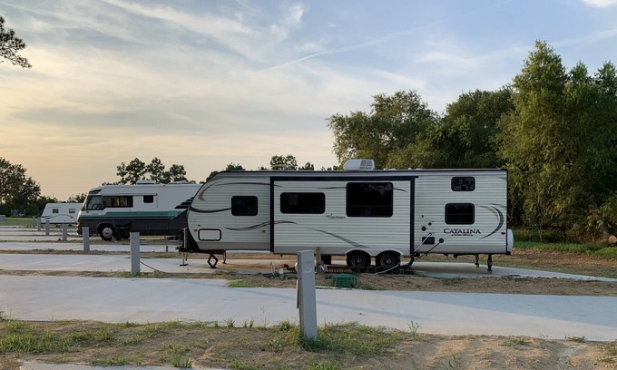 Crosby House | New Beautiful RV - Free Wi-Fi and Cable