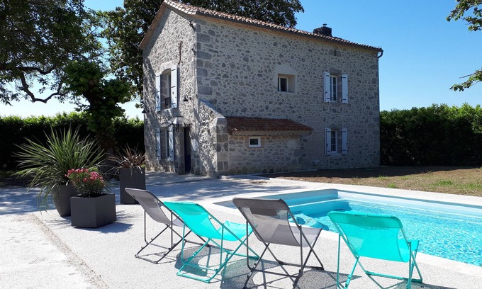 Nerac House | NEW: Beautiful stone house with fireplace and swimming pool