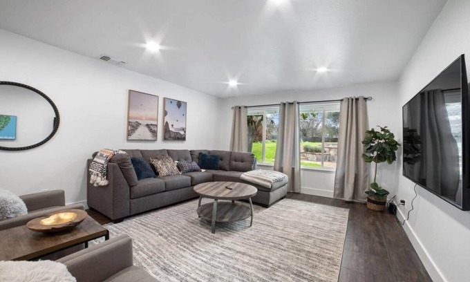 Citrus Heights House | NEW! - BIG Family Home - King Beds - Pool