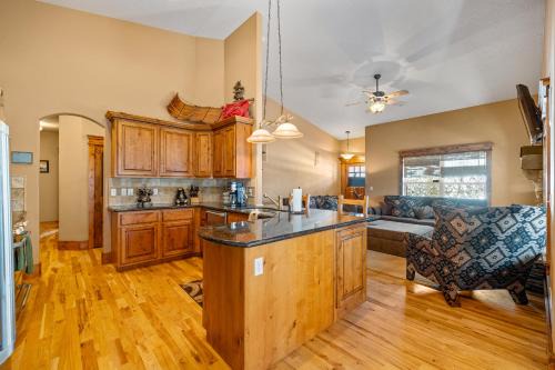 Fir Grove Estates House | New! Black Bear Inn - Pet friendly - trailer parking - walk to lake - rustic