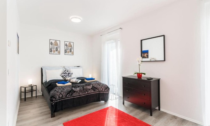 Csarnok negyed Apartment | New Blue Danube Apartment with Balcony and Parking