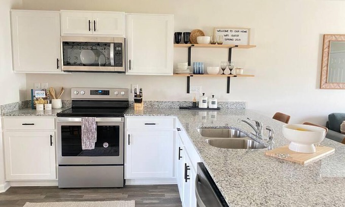 Inman House | New!!! Boiling spring - luxury home sleeps 6