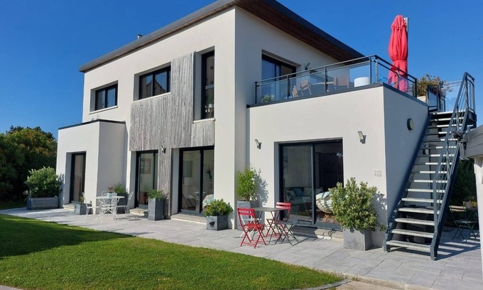 Plougasnou House | New, bright, spacious house. 150 m from the beach and 400 m from the port. 8 beds