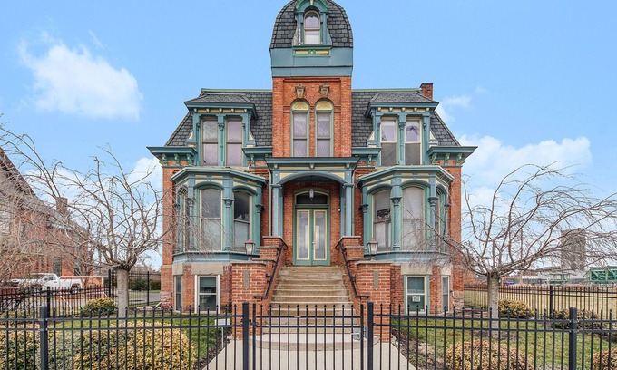Brush Park Condo | NEW! Brush Park Brilliance! Walk->Stadiums DT Luxe 3BR