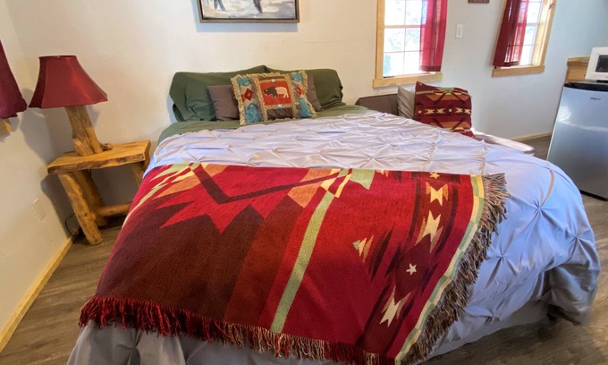 Custer Cabin | NEW! Buffalo Dreams Cabin at Dakota Dream B&B