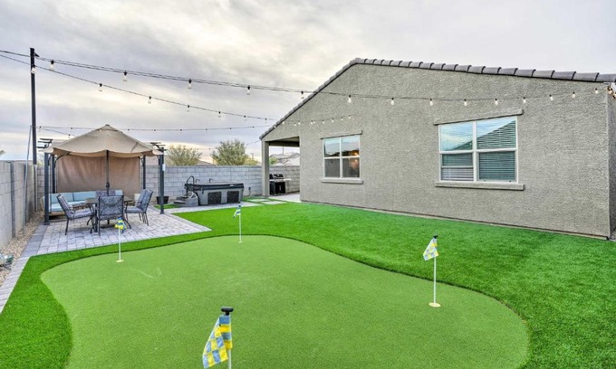Glendale House | New-Build Glendale Home with Hot Tub and Putting Green