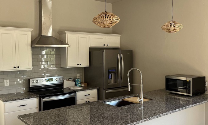 Granite Shoals House | New build house close to lake and in eclipse totality - pet friendly