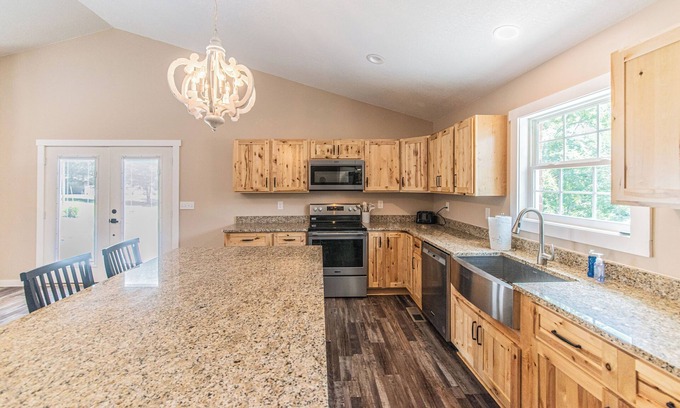 Gilbertsville House | NEW BUILD!- Lakeway Getaway- within minutes of local marina. Pet friendly!