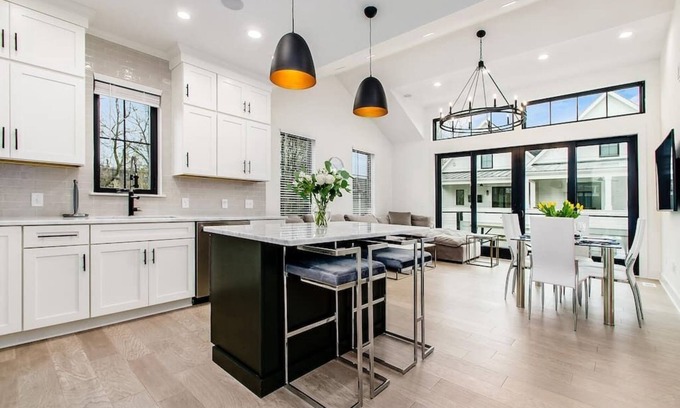 Italian Village House | New Build Luxury Townhome | Heart of Short North w/Terrace
