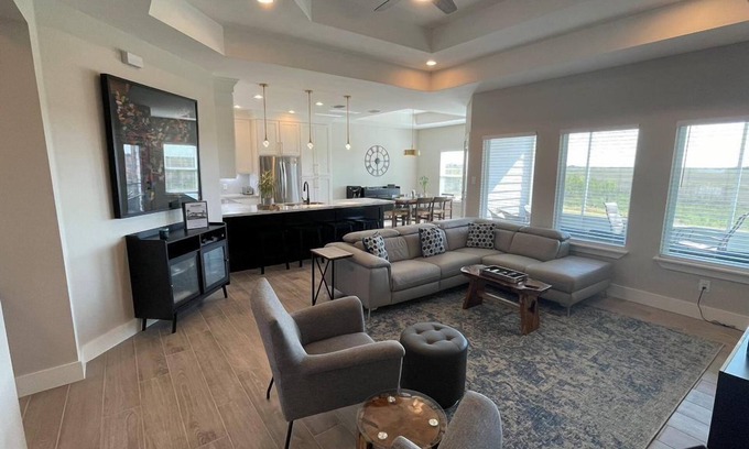Port Isabel House | New build on Quiet Wildlife Preserve -37 Val