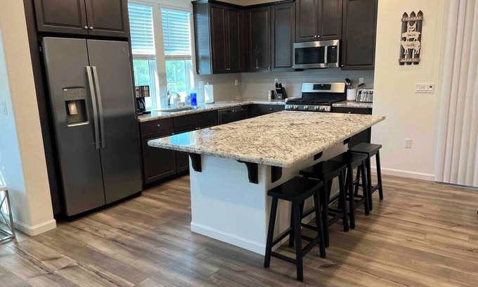 Roseville House | New built*corp/insurance housing*pet*24/7Access