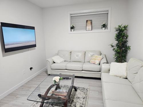 Southwest Edmonton House | New built house, Stay in Style Guest Suite, 2bedroom, 2bed, 2bath