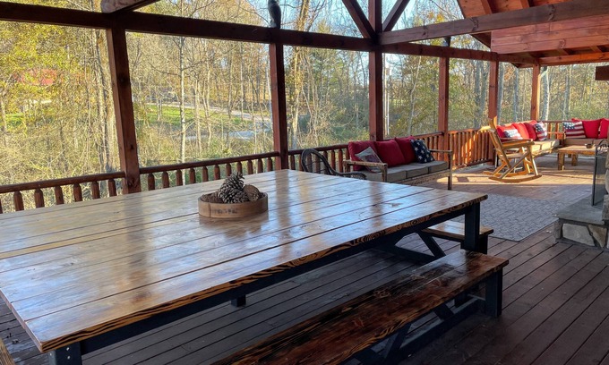 Carbon Hill Cabin | NEW! Byers Retreat!1K&6Q beds! Stay 2 & get 3rd half off, stay 3 and get 4 free!