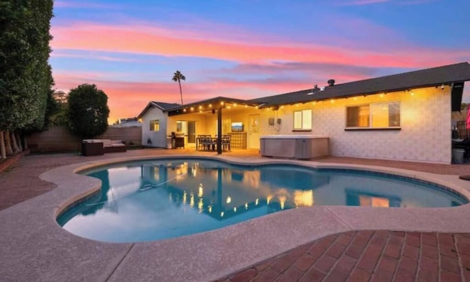 Scottsdale Estates Nine House | NEW Casa Rodeo, 4 Min to Old Town Scottsdale! Hot tub, No bunkbeds!