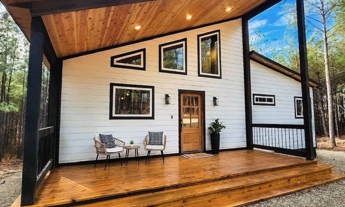 Pickens Cabin | New Cedar Stillness 1+ Bed Sleeps 6, Hot Tub & More.