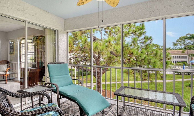 The Meadows Condo | NEW! Charming 2/2 Condo Meadows Wedgewood Top Floor