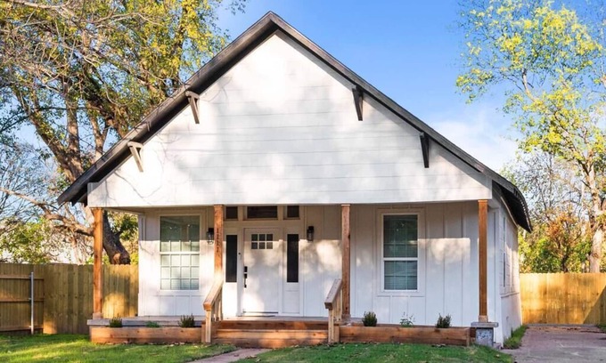 Waco House | New! Charming 2-Bedroom Home Minutes to Downtown
