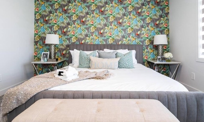 Southwest Edmonton House | *New*Chic Modern Home*King bed*Foosball*Sleeps 8!