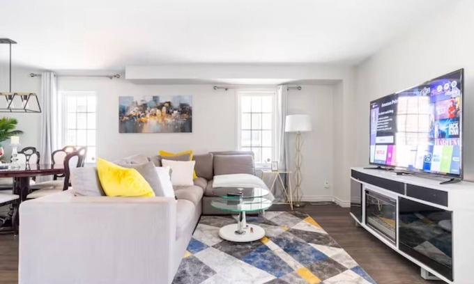 East Credit House | *NEW*Classy Inviting 4 Bedrm home near Toronto Pearson Airport Mississauga core