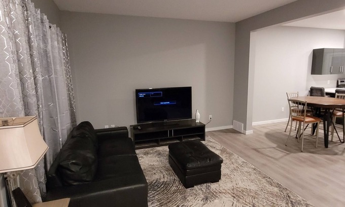 Leduc County House | New clean 3-bedroom home in SW Edmonton - 15 min EIA