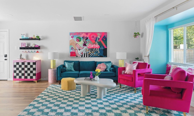 Austin House | NEW Colorful, IG Worthy Dreamhouse - Sleeps 8