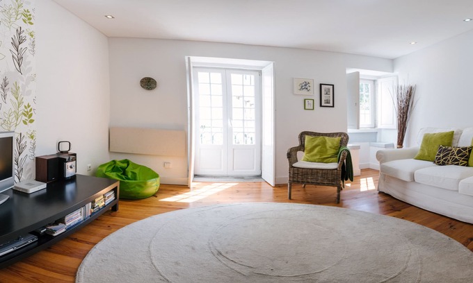 Santa Maria Maior Apartment | New comfortable and charming apartment in historic Alfama.