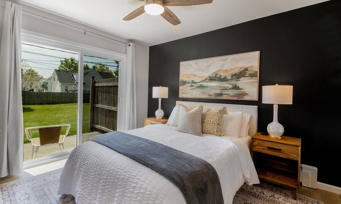 Mount Clemens Apartment | NEW! Comfy 1 Bedroom Flat | Hollywood Suites