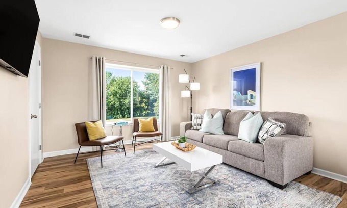 Roseville Apartment | New! Comfy & Cozy Private Flat in Roseville