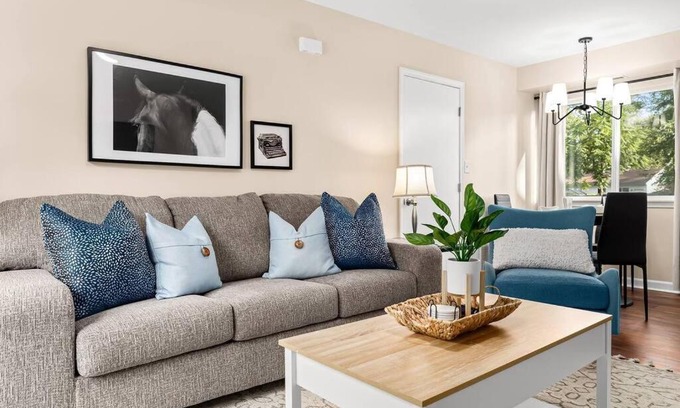 Roseville Apartment | New! Comfy Flat near Downtown Roseville