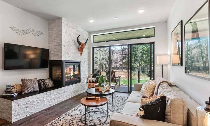 Silverthorne Condo | New Condo On The River 🎣 Ground Floor🌲 Patio ☀️ Community Hot Tub🤑$0 Cleaning fee
