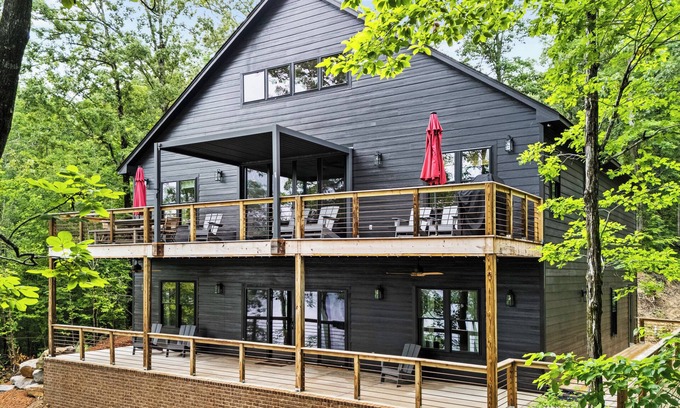 Houston House | NEW Construction! 5 bedroom 5 bathroom, private boat slip, 200 ft of shoreline