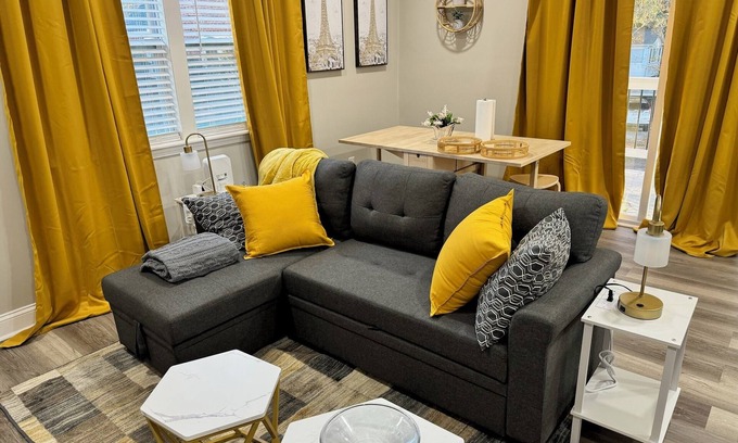 LaGrange Apartment | NEW CONSTRUCTION. Cozy 1-bedroom guesthouse with AC, WiFi in welcoming LaGrange.
