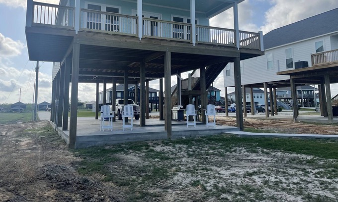 Hackberry House | New Construction Hackberry Getaway-4BR, Sleeps 9, On the Water