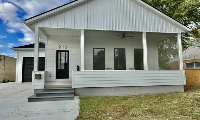 Clear Lake House | New Construction Home, 1 block to Legendary Surf District/Blocks to downtown