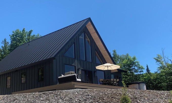 Bethel Ski Chalet | NEW Construction! Modern chalet with spectacular views near Sunday River!