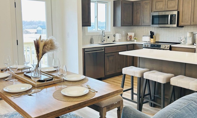 Lincoln House | New construction, Sunset views