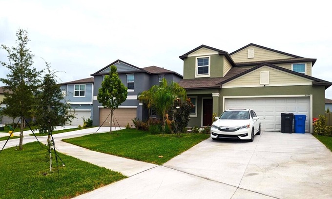 Riverview House | New Construction w/ multiple amenities just MINUTES from bustling Downtown Tampa