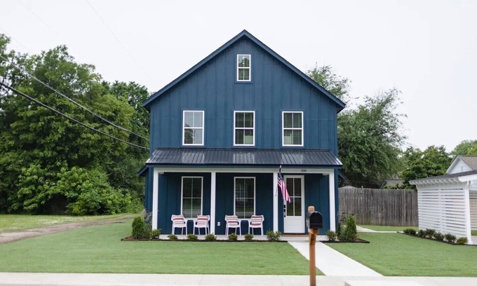 Broken Arrow Cottage | New Construction, walking distance to shops an restaurants in the Rose District!