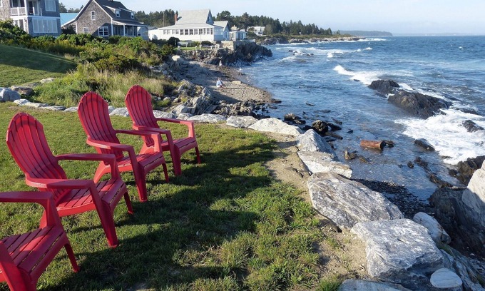 Mid-Coast and Islands House | New Cottage Perfect for a Peaceful and Quiet stay on the Ocean with Beach