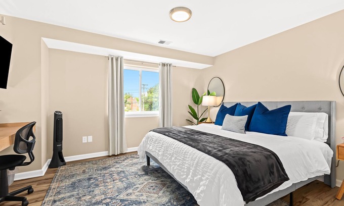 Roseville Apartment | New! Cozy 1BR, Minutes to Roseville Downtown