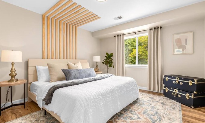 Roseville Apartment | New! Cozy 1BR Upper Unit in the Heart of Roseville