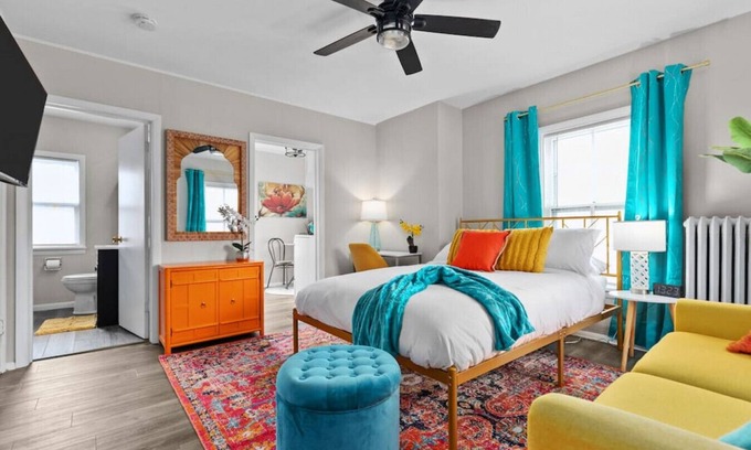 Neenah Apartment | NEW|Cozy|Chic|Historic|Studio