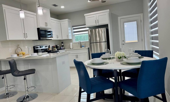 Mission Apartment | New Cozy & Spacious Apartment - Great location