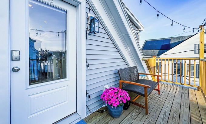 Gloucester Apartment | New Design - Walk to DNTN, Beauport, Beach, Train