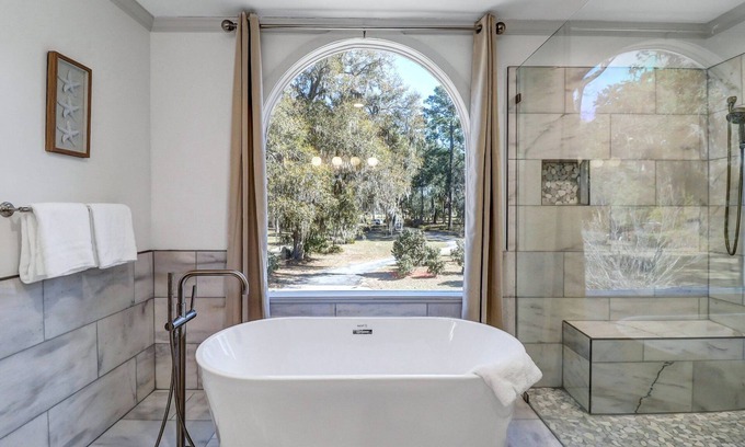 Savannah House | New DOCK- Wilmington River- 5 BR/4BA Home - New Booking Discount Pricing