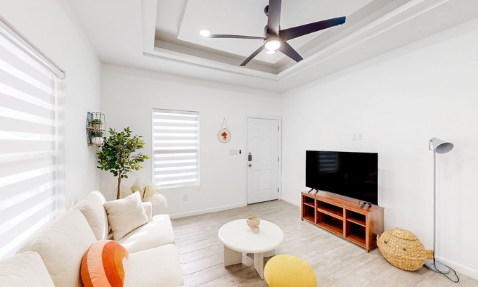 McAllen House | New dog-friendly home near downtown with streaming, washer/dryer, central AC