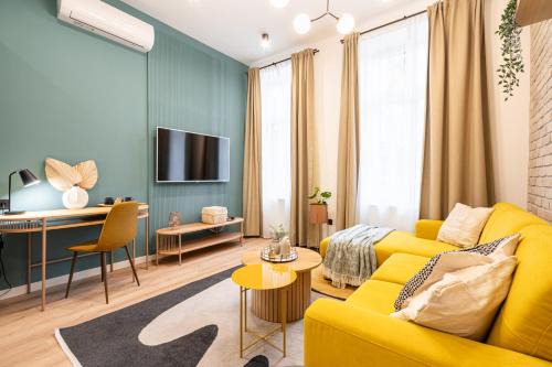 Erzsebetvaros Apartment | NEW Downtown Bliss - A Homelike Haven