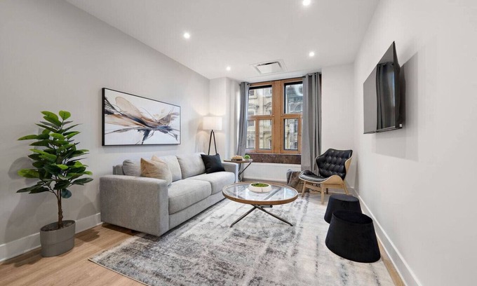 Old Montreal Apartment | New Downtown MTL Old port 2 BR 2 BA + Parking