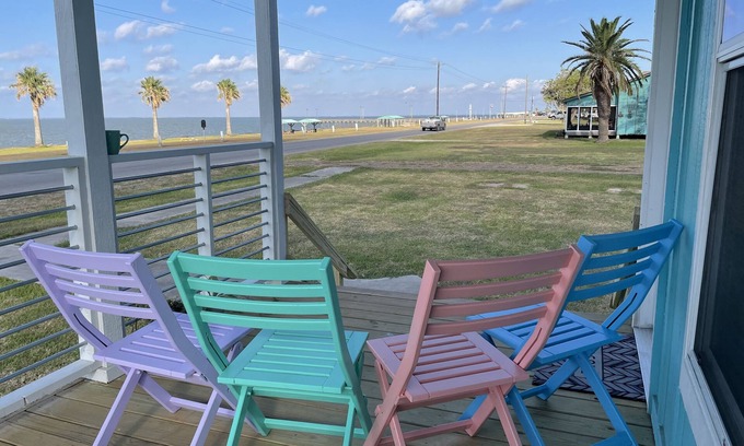 Long Mott Cottage | New! Drift away in Bayfront 2-bedroom Turquoise cottage