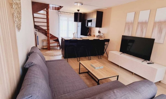 Neauphle-le-Chateau Apartment | New duplex with parking